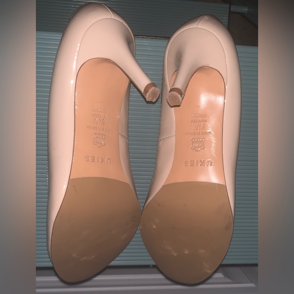 Ukies Size 6.5 High Heel Pumps - Picture 2 of 7